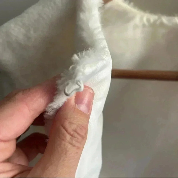 EUC like new ivory faux fur shrug by Jona Michelle sz 7 girl. Dressy! - Picture 6 of 8